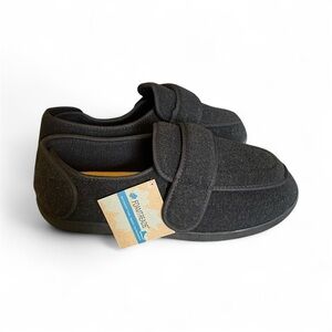 Title
Physician, M2, gray foam tread, adjustable wool slipper, size 10